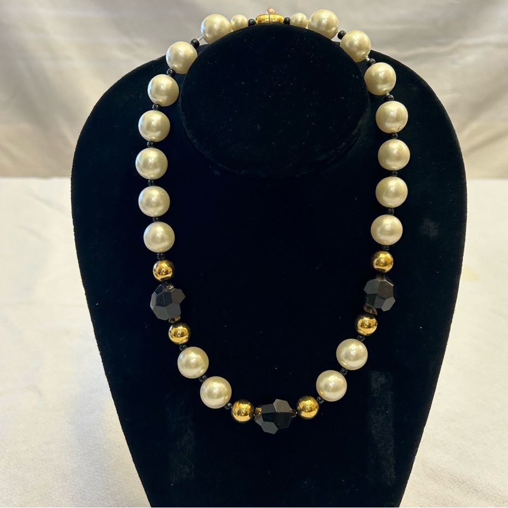 Avon “5th Avenue” Faux Pearl with Black and Gold Beads Necklace